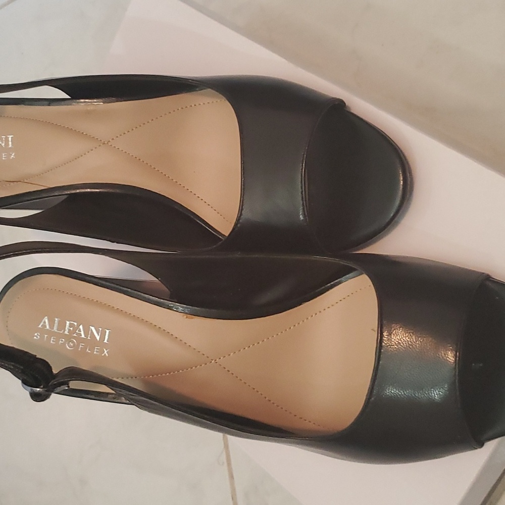 New Alfani black sandles with chrome accent